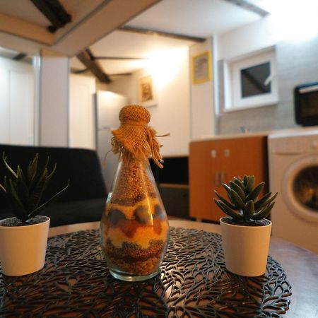 2-Room Cozy Retreat Near City Center Bucarest Esterno foto