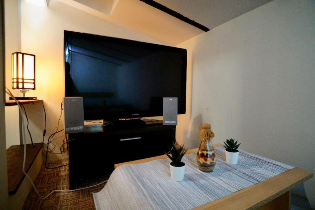 2-Room Cozy Retreat Near City Center Bucarest Esterno foto
