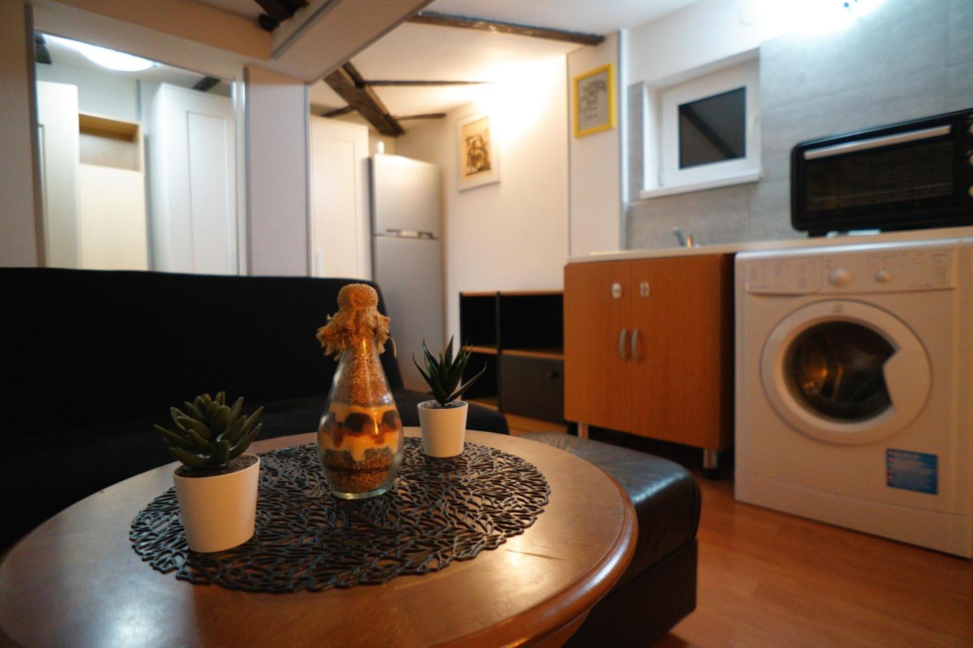 2-Room Cozy Retreat Near City Center Bucarest Esterno foto